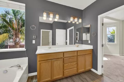 Bath - 1261 Valley Glen Dr, Dixon, CA 95620 photo 2 of 4