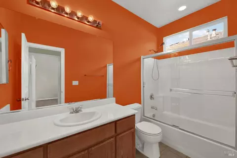 Bath - 1261 Valley Glen Dr, Dixon, CA 95620 photo 4 of 4