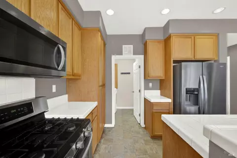 Kitchen - 1261 Valley Glen Dr, Dixon, CA 95620 photo 3 of 3