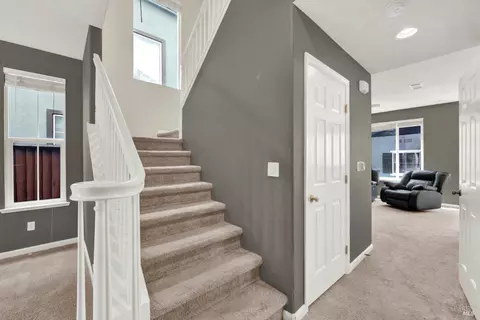Entry Way - 1261 Valley Glen Dr, Dixon, CA 95620 photo 2 of 2