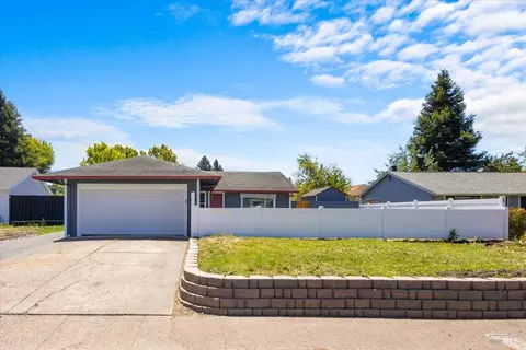 752 Lindsay Ave, Rohnert Park, CA 94928
