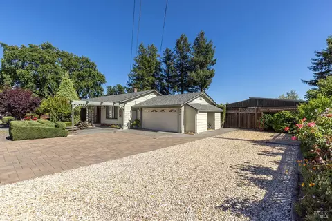 2236 W Hearn Ave, Santa Rosa, CA 95407