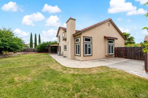 Exterior - 1106 Peppertree Ct, Fairfield, CA 94533 photo 9 of 11
