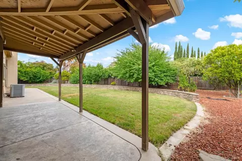 Exterior - 1106 Peppertree Ct, Fairfield, CA 94533 photo 4 of 11
