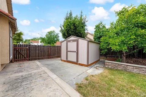 Exterior - 1106 Peppertree Ct, Fairfield, CA 94533 photo 10 of 11