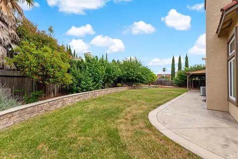 Exterior - 1106 Peppertree Ct, Fairfield, CA 94533 photo 8 of 11