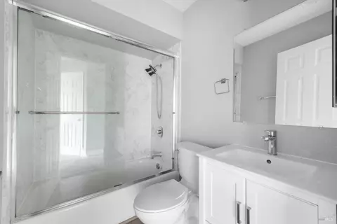 Bath - 1106 Peppertree Ct, Fairfield, CA 94533 photo 4 of 4