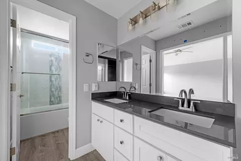 Bath - 1106 Peppertree Ct, Fairfield, CA 94533 photo 3 of 4