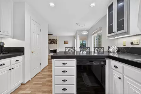 Kitchen - 405 La Quinta Ct, Windsor, CA 95492 photo 5 of 6