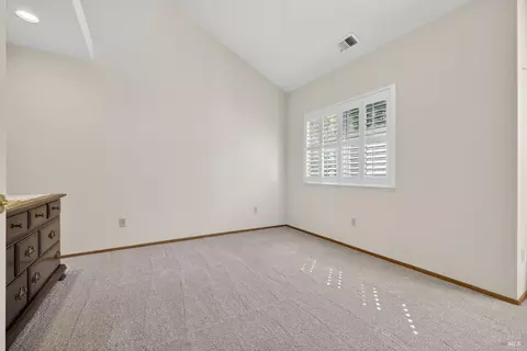 Bedroom - 405 La Quinta Ct, Windsor, CA 95492 photo 4 of 6
