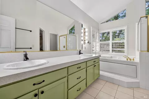 Bath - 405 La Quinta Ct, Windsor, CA 95492 photo 1 of 5
