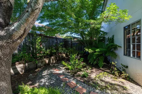 Exterior - 405 La Quinta Ct, Windsor, CA 95492 photo 6 of 11