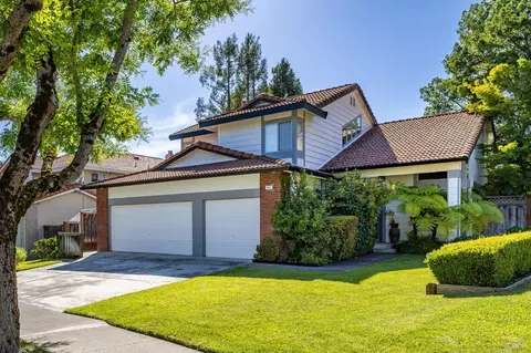 405 La Quinta Ct, Windsor, CA 95492