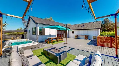 2828 Western Ave, Petaluma, CA 94952