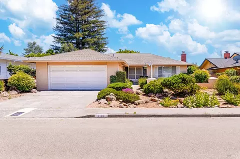 138 Oak Shadow Dr, Santa Rosa, CA 95409