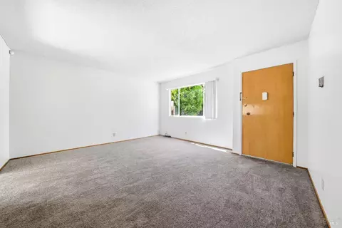 Living - 428 432-434 Ohio St, Vallejo, CA 94590 photo 8 of 11