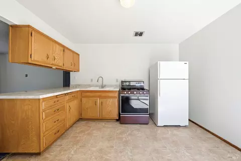 Kitchen - 428 432-434 Ohio St, Vallejo, CA 94590 photo 4 of 7