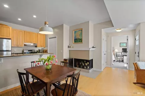 Dining - 307 North St, Sausalito, CA 94965 photo 3 of 3