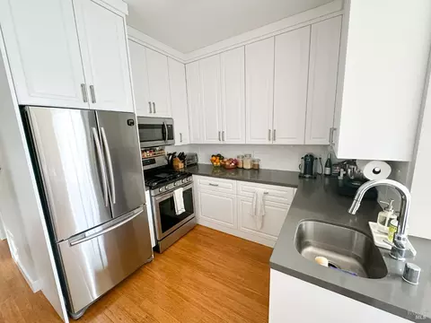 Kitchen - 307 North St, Sausalito, CA 94965 photo 4 of 4