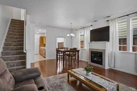 2559 Gobar Ln, Santa Rosa, CA 95403