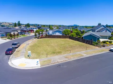 1944 San Salvador Dr, Santa Rosa, CA 95403