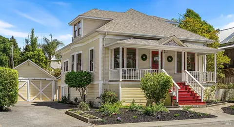 1121 F St, Petaluma, CA 94952