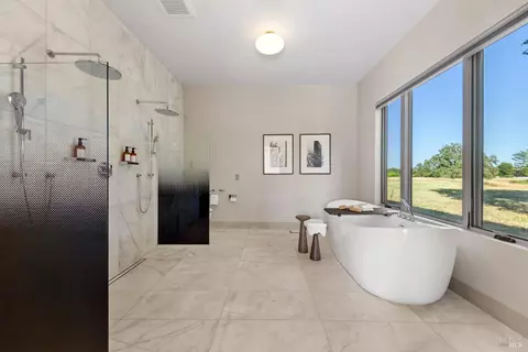 Bath - 1100 Craig Ave, Sonoma, CA 95476 photo 6 of 14