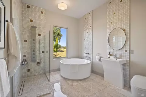 Bath - 1100 Craig Ave, Sonoma, CA 95476 photo 9 of 14