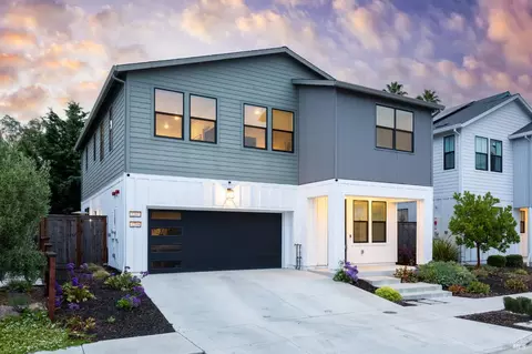 2215-2217 Versaro Dr, Santa Rosa, CA 95403
