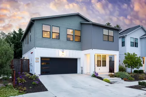 2215-2217 Versaro Dr, Santa Rosa, CA 95403