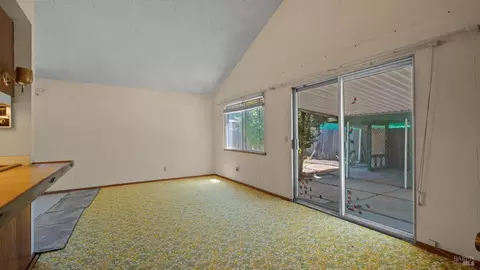 Living - 931 Nightingale Dr, Fairfield, CA 94533 photo 4 of 4