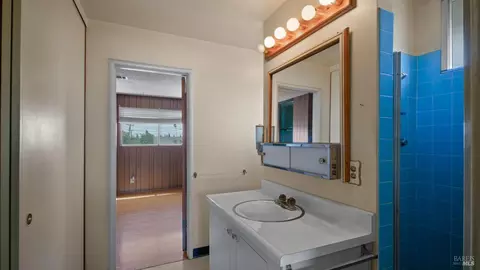 Bath - 931 Nightingale Dr, Fairfield, CA 94533 photo 2 of 4