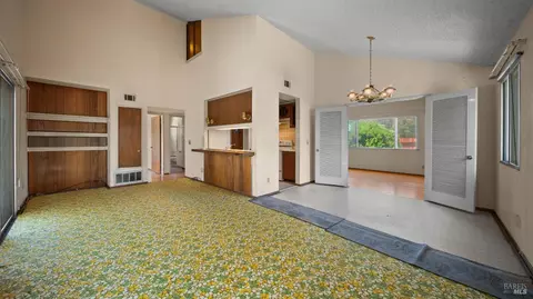 Living - 931 Nightingale Dr, Fairfield, CA 94533 photo 3 of 4