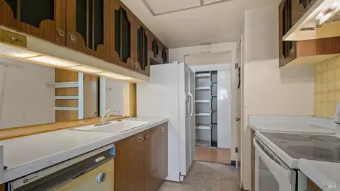 Kitchen - 931 Nightingale Dr, Fairfield, CA 94533 photo 3 of 3