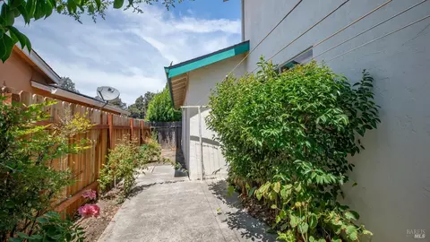 Exterior - 931 Nightingale Dr, Fairfield, CA 94533 photo 12 of 17