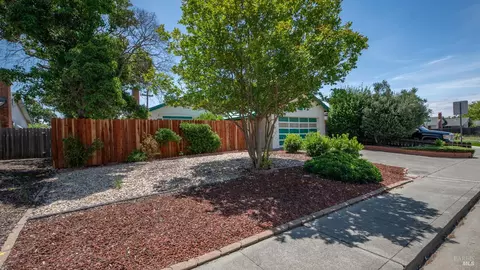 Exterior - 931 Nightingale Dr, Fairfield, CA 94533 photo 4 of 17
