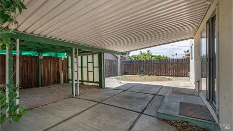 Exterior - 931 Nightingale Dr, Fairfield, CA 94533 photo 5 of 17