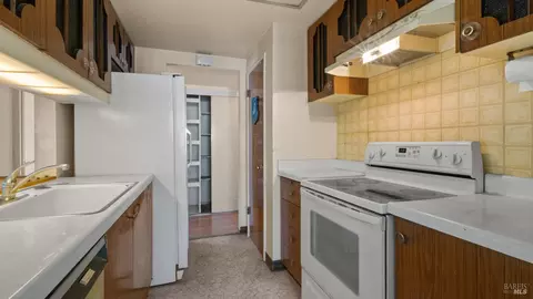 Kitchen - 931 Nightingale Dr, Fairfield, CA 94533 photo 2 of 3