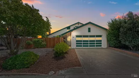 Exterior - 931 Nightingale Dr, Fairfield, CA 94533 photo 3 of 17