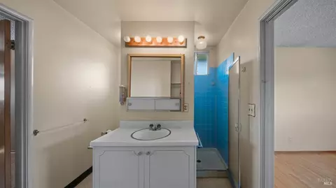 Bath - 931 Nightingale Dr, Fairfield, CA 94533 photo 3 of 4