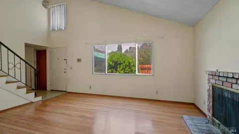 Living - 931 Nightingale Dr, Fairfield, CA 94533 photo 2 of 4