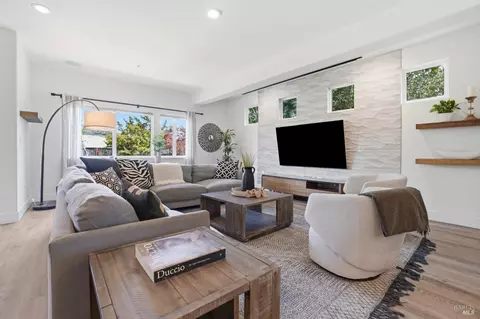 312 Corrillo Dr, San Rafael, CA 94903