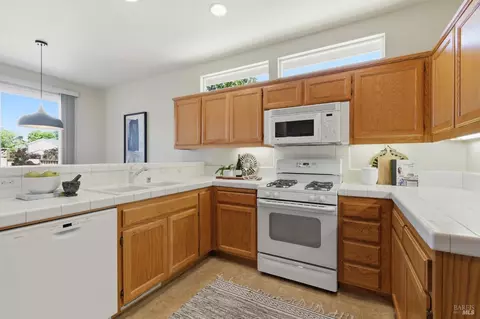 Kitchen - 7811 Foppiano Way, Windsor, CA 95492 photo 3 of 4