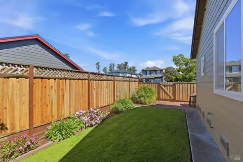 Exterior - 7811 Foppiano Way, Windsor, CA 95492 photo 6 of 9