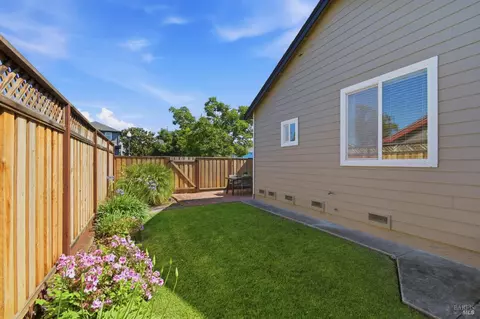 Exterior - 7811 Foppiano Way, Windsor, CA 95492 photo 7 of 9