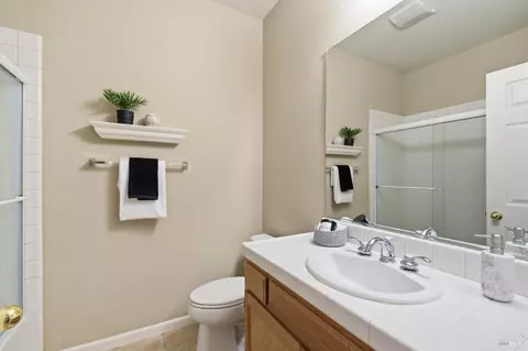 Bath - 7811 Foppiano Way, Windsor, CA 95492 photo 3 of 3