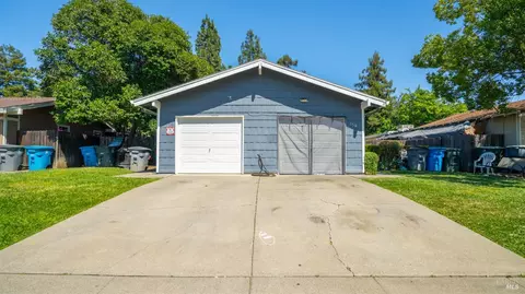148 Woodbury Cir, Vacaville, CA 95687