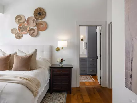 Bedroom - 45 Mount Tiburon Rd, Tiburon, CA 94920 photo 3 of 6