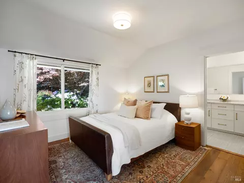 Bedroom - 45 Mount Tiburon Rd, Tiburon, CA 94920 photo 4 of 6