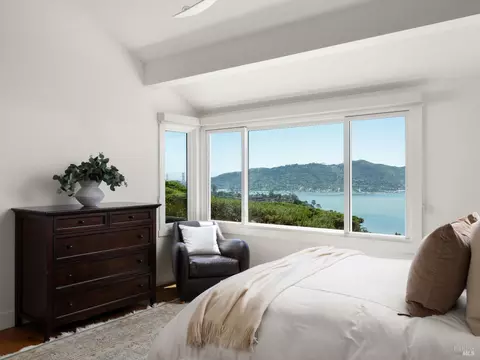 Bedroom - 45 Mount Tiburon Rd, Tiburon, CA 94920 photo 2 of 6